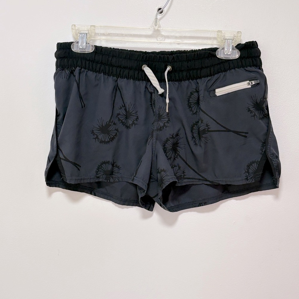 Vuori Shorts